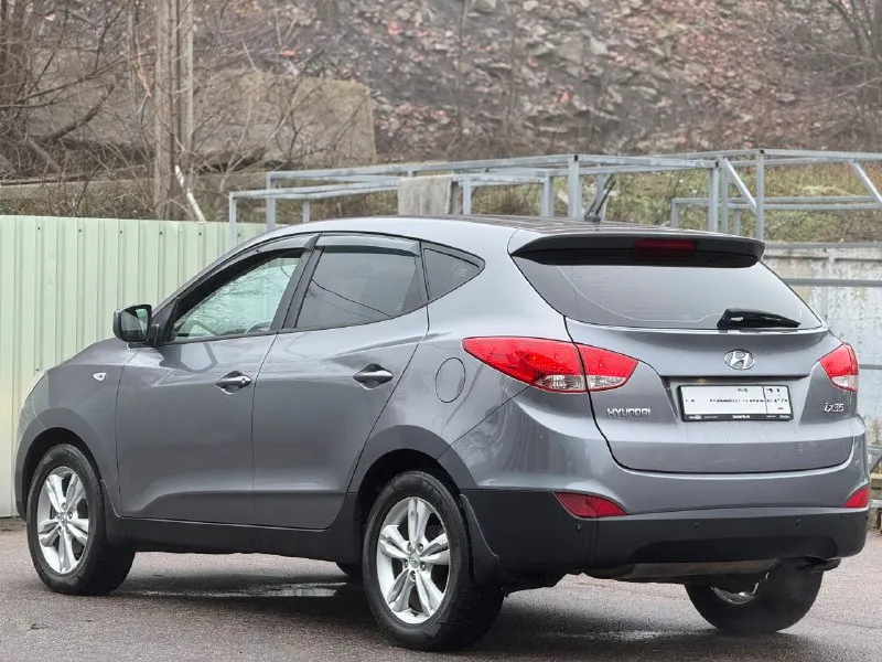 Цена: 1.240.000 hyundai ix35 2.0: бензин кпп: автомат авто с родным пробегом 146.000 без дтп! без задир! приеду на любое сто в целом отличный семейный автомобиль, который хорошо сохранился для своих лет! обслужен и вложений не требует! двигатель работает идеально, коробка листает отлично, ходовая часть, без стуков скрипов и тд. в салоне не курили, ухожен не зашарпан! автомобиль соответствует описанию, по этому звонить только потенциальному покупателю! уважайте мое и свое время! номер: +79494999290 осмотр: донецк 📞 звоните: +7(949)4999290 - фотография - 6