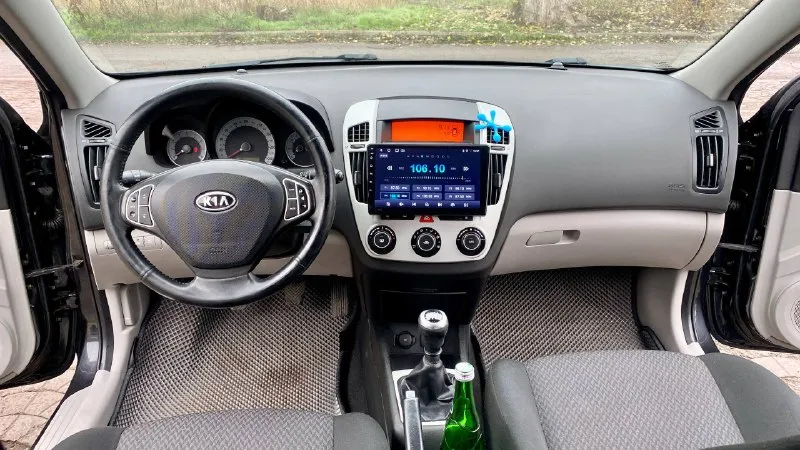 🔥kia ceed🔥 год выпуска: 2008 начало эксплуатации: 2009 пригнан из германии в 2022 году тип двигателя: бензиновый, 1.6 пробег: 240 000 км (оригинальный) коробка передач: механическая комплектации: • датчики света • электрорегулировка зеркал • электроподъёмники • подогрев передних сидений • климат-контроль • сенсорный монитор с bluetooth, usb, aux • мультируль • biled-фары цена: 650 000 ₽ автомобиль в отличном состоянии, все системы работают. готов к проверке. юридически чист, без обременений. вопросы по телефону: +7-949-41-55-434. возможен минимальный торг. - фотография - 8