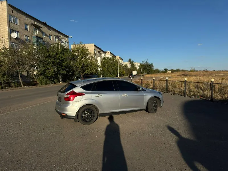 Продам ford фокус 3. мотор 2.0, акпп робот. технически в исправном состоянии. пробег 268 тысяч км. находится в шахтерске. цена 710 торг +79496484203 📞 звоните: +7(949)6484203 - фотография - 2
