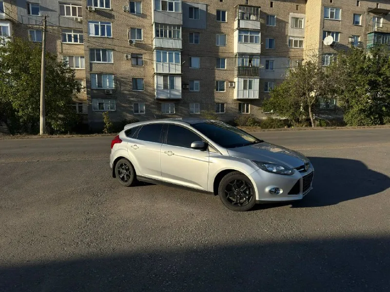 Продам ford фокус 3. мотор 2.0, акпп робот. технически в исправном состоянии. пробег 268 тысяч км. находится в шахтерске. цена 710 торг +79496484203 📞 звоните: +7(949)6484203 - фотография - 3