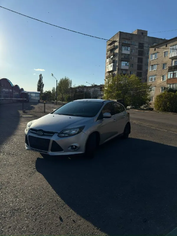 Продам ford фокус 3. мотор 2.0, акпп робот. технически в исправном состоянии. пробег 268 тысяч км. находится в шахтерске. цена 710 торг +79496484203 📞 звоните: +7(949)6484203 - фотография - 5