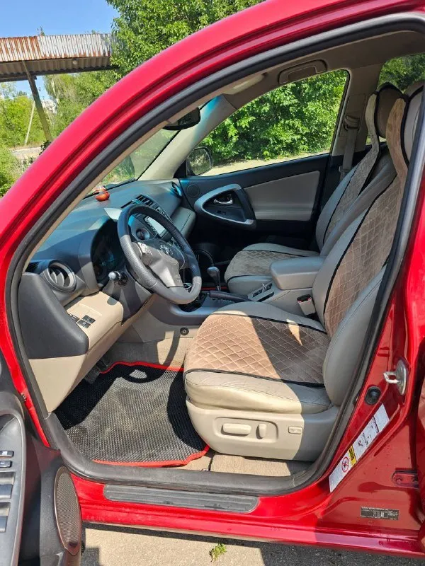 Продам. rav 4 xa30 2006г. 2.0 aisin. владею машиной около 2-х лет. эксплуатировала жена, обслуживали своевременно. замена масла и фильтров каждые 5-6 тысяч км. год назад был произведен капитальный ремонт двигателя, из-за не удаленного катализатора(кусочек попал в 3 цилиндр). есть фото и видео. после ремонта проехал 25 тысяч. обкатку проходил бережно. состояние хорошее, кузов целый проблемные места обработаны антикором, блокировка работает, коробка переключает без инков, на интересующие вопросы отвечу по телефону. если меня нет на связи, пишите смс в личку. +79591729535 комплект летней резины hankook в багажнике. больше фотографий и видео отправлю в личку. 1.1🍋 предметный торг у капота. 📞 звоните: +7(959)1729535 - фотография - 5