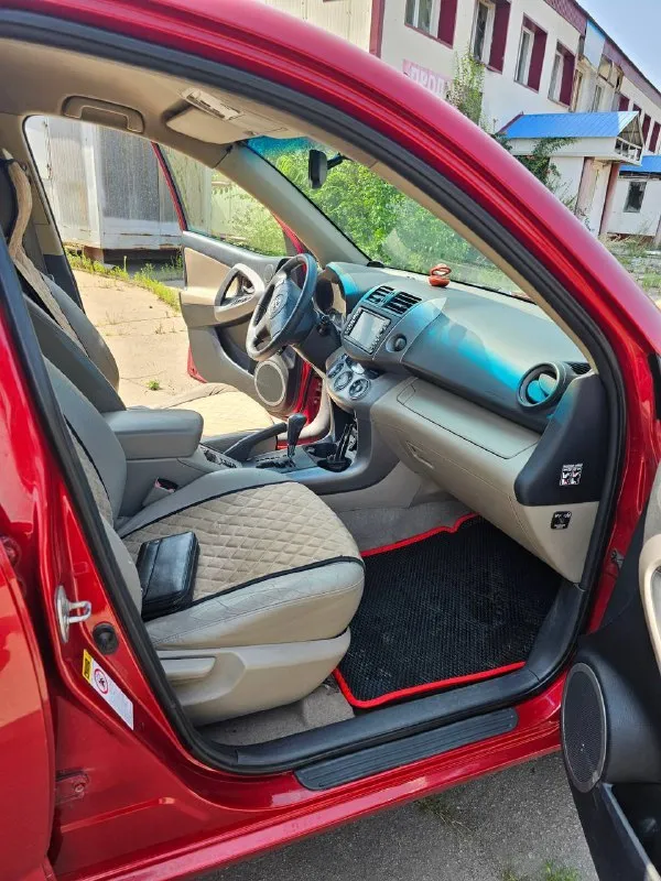 Продам. rav 4 xa30 2006г. 2.0 aisin. владею машиной около 2-х лет. эксплуатировала жена, обслуживали своевременно. замена масла и фильтров каждые 5-6 тысяч км. год назад был произведен капитальный ремонт двигателя, из-за не удаленного катализатора(кусочек попал в 3 цилиндр). есть фото и видео. после ремонта проехал 25 тысяч. обкатку проходил бережно. состояние хорошее, кузов целый проблемные места обработаны антикором, блокировка работает, коробка переключает без инков, на интересующие вопросы отвечу по телефону. если меня нет на связи, пишите смс в личку. +79591729535 комплект летней резины hankook в багажнике. больше фотографий и видео отправлю в личку. 1.1🍋 предметный торг у капота. 📞 звоните: +7(959)1729535 - фотография - 6