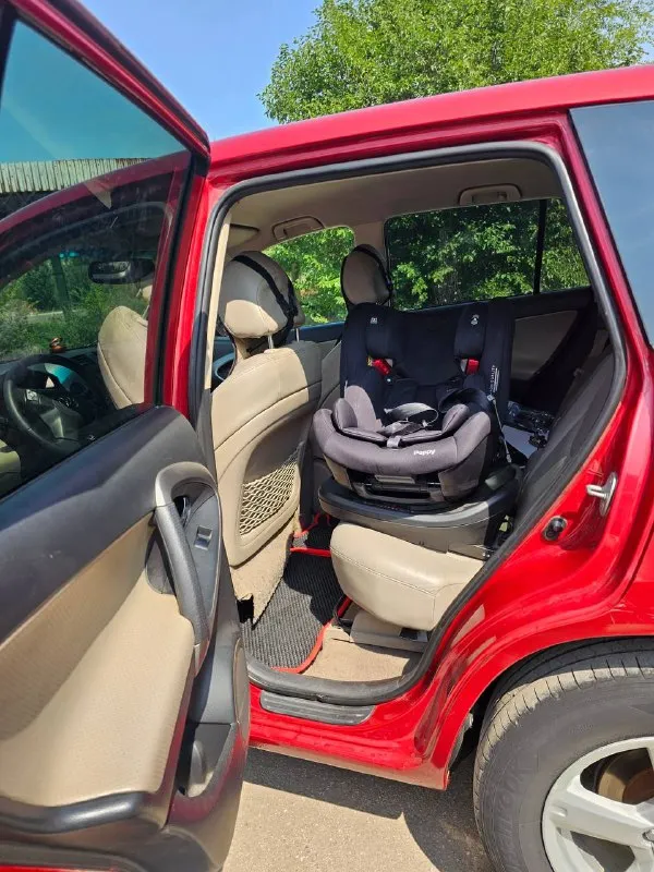 Продам. rav 4 xa30 2006г. 2.0 aisin. владею машиной около 2-х лет. эксплуатировала жена, обслуживали своевременно. замена масла и фильтров каждые 5-6 тысяч км. год назад был произведен капитальный ремонт двигателя, из-за не удаленного катализатора(кусочек попал в 3 цилиндр). есть фото и видео. после ремонта проехал 25 тысяч. обкатку проходил бережно. состояние хорошее, кузов целый проблемные места обработаны антикором, блокировка работает, коробка переключает без инков, на интересующие вопросы отвечу по телефону. если меня нет на связи, пишите смс в личку. +79591729535 комплект летней резины hankook в багажнике. больше фотографий и видео отправлю в личку. 1.1🍋 предметный торг у капота. 📞 звоните: +7(959)1729535 - фотография - 8