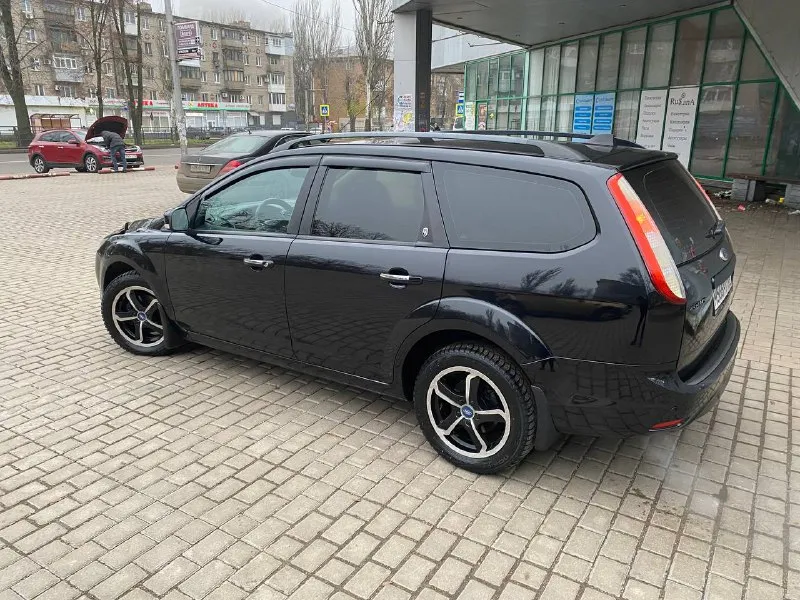 Ford focus 2 рестайлинг сборка германия, универсал 2008г, в эксплуатации с 2009г двигатель duratec 2.0l. 145л. с. без дтп, кузов без гнили пороги и дно без моментов комплектация ghia: -климат двухзонный -круиз -полный электропакет -подушки безопасности -электрогидроуселитель руля -парктроник задний -бортовой компьютер -abs, ebd, bas, esp, -микролифт передних сидений -электропривод и обогрев зеркал -подогрев переднего стекла -мультируль лапка -датчик света, датчик дождя -датчик давления шин -центр замок, сигнализация -велюровые сидения -led свет, противотуманки -очень вместительный багажник -свежий аккумулятор -2 комплекта хорошей резины цена 775тыс. торг +79494159017 осмотр донецк два комплекта ключей, сервиска ходовая обслужена, учет на мне - фотография - 2