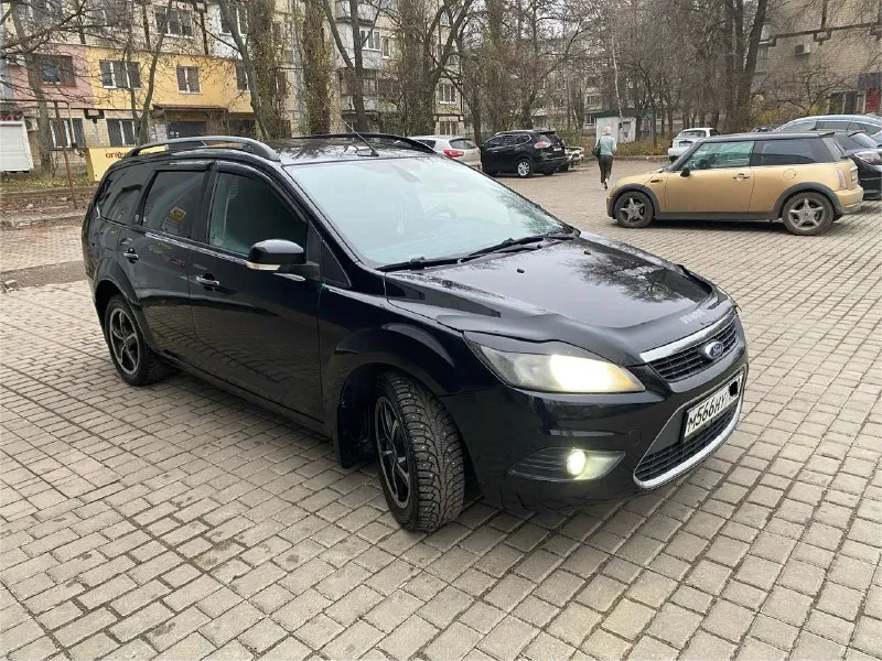 Ford focus 2 рестайлинг сборка германия, универсал 2008г, в эксплуатации с 2009г двигатель duratec 2.0l. 145л. с. без дтп, кузов без гнили пороги и дно без моментов комплектация ghia: -климат двухзонный -круиз -полный электропакет -подушки безопасности -электрогидроуселитель руля -парктроник задний -бортовой компьютер -abs, ebd, bas, esp, -микролифт передних сидений -электропривод и обогрев зеркал -подогрев переднего стекла -мультируль лапка -датчик света, датчик дождя -датчик давления шин -центр замок, сигнализация -велюровые сидения -led свет, противотуманки -очень вместительный багажник -свежий аккумулятор -2 комплекта хорошей резины цена 775тыс. торг +79494159017 осмотр донецк два комплекта ключей, сервиска ходовая обслужена, учет на мне - фотография - 3