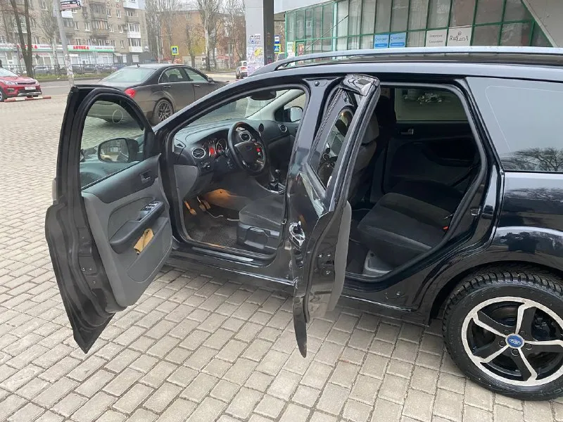 Ford focus 2 рестайлинг сборка германия, универсал 2008г, в эксплуатации с 2009г двигатель duratec 2.0l. 145л. с. без дтп, кузов без гнили пороги и дно без моментов комплектация ghia: -климат двухзонный -круиз -полный электропакет -подушки безопасности -электрогидроуселитель руля -парктроник задний -бортовой компьютер -abs, ebd, bas, esp, -микролифт передних сидений -электропривод и обогрев зеркал -подогрев переднего стекла -мультируль лапка -датчик света, датчик дождя -датчик давления шин -центр замок, сигнализация -велюровые сидения -led свет, противотуманки -очень вместительный багажник -свежий аккумулятор -2 комплекта хорошей резины цена 775тыс. торг +79494159017 осмотр донецк два комплекта ключей, сервиска ходовая обслужена, учет на мне - фотография - 6