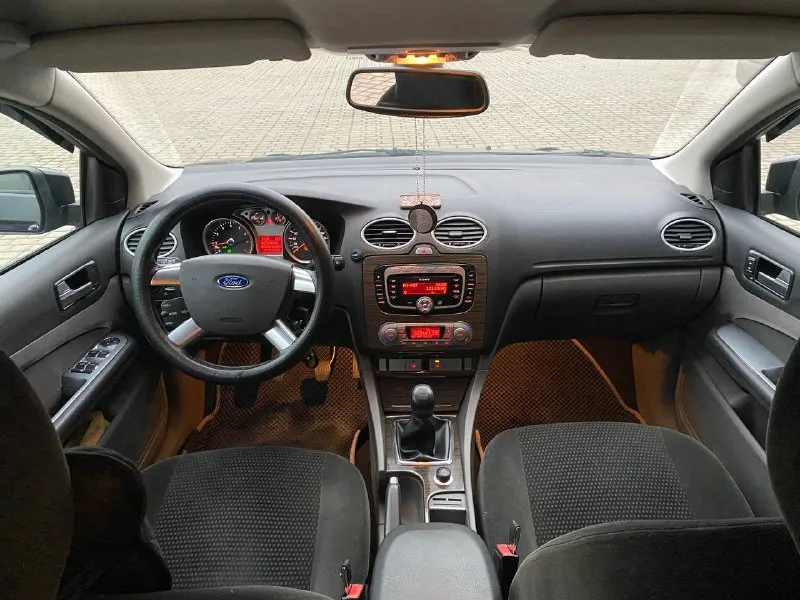 Ford focus 2 рестайлинг сборка германия, универсал 2008г, в эксплуатации с 2009г двигатель duratec 2.0l. 145л. с. без дтп, кузов без гнили пороги и дно без моментов комплектация ghia: -климат двухзонный -круиз -полный электропакет -подушки безопасности -электрогидроуселитель руля -парктроник задний -бортовой компьютер -abs, ebd, bas, esp, -микролифт передних сидений -электропривод и обогрев зеркал -подогрев переднего стекла -мультируль лапка -датчик света, датчик дождя -датчик давления шин -центр замок, сигнализация -велюровые сидения -led свет, противотуманки -очень вместительный багажник -свежий аккумулятор -2 комплекта хорошей резины цена 775тыс. торг +79494159017 осмотр донецк два комплекта ключей, сервиска ходовая обслужена, учет на мне - фотография - 8