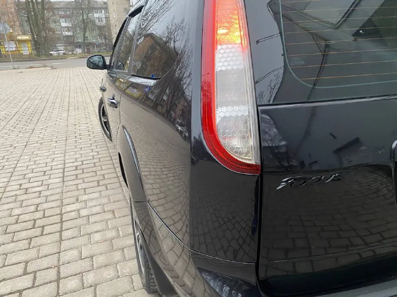 Ford focus 2 рестайлинг сборка германия, универсал 2008г, в эксплуатации с 2009г двигатель duratec 2.0l. 145л. с. без дтп, кузов без гнили пороги и дно без моментов комплектация ghia: -климат двухзонный -круиз -полный электропакет -подушки безопасности -электрогидроуселитель руля -парктроник задний -бортовой компьютер -abs, ebd, bas, esp, -микролифт передних сидений -электропривод и обогрев зеркал -подогрев переднего стекла -мультируль лапка -датчик света, датчик дождя -датчик давления шин -центр замок, сигнализация -велюровые сидения -led свет, противотуманки -очень вместительный багажник -свежий аккумулятор -2 комплекта хорошей резины цена 775тыс. торг +79494159017 осмотр донецк два комплекта ключей, сервиска ходовая обслужена, учет на мне - фотография - 9