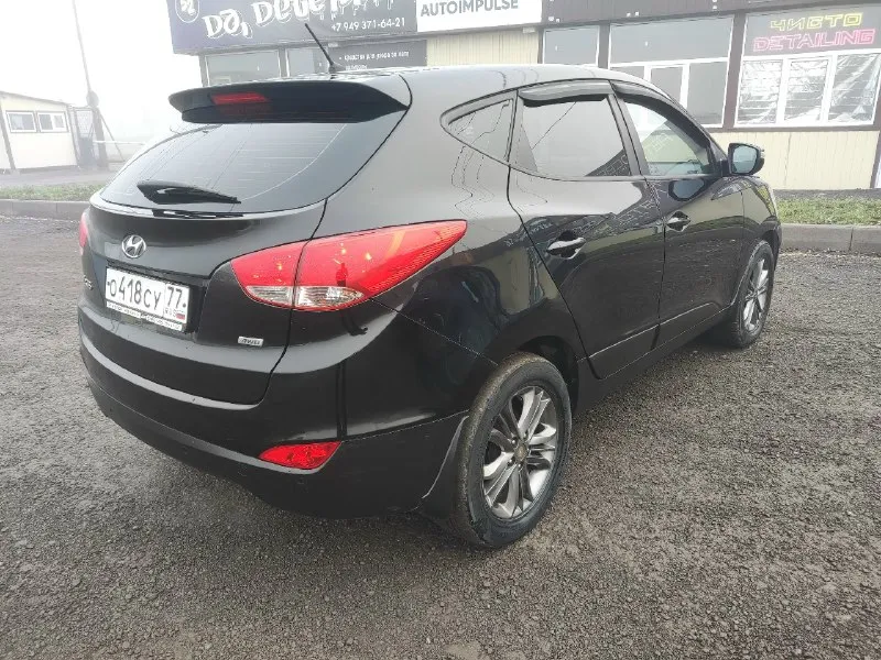 Hyundai ix35 4wd цена 1.270т. р год 2014 рест пробег 155.400 бензин 2.0l 150л. с акпп автоматическая привод полный 4wd автомобиль в прекрасном состоянии пробег 155.400 км оригинальный 100% подтверждение автотека кузов без вмятин и царапин дно пороги стаканы все целое чистый опрятный салон мотор работает как часики масло не расходует ходовая часть плотная без посторонних шумов коробка передач работает изумительно все соответствует своему пробегу т/о по регламенту все заказ наряды имеются недавно после полного т/о в ближайшее время вложения не потребуются ! хорошая комплектация подогрев сидений, лобового, зеркал, заднего стекла, 4эл стеклоподъёмника климат контроль кондиционер складывание зеркал комбинированная кожа адаптивный круиз контроль мульти руль abs esp спуск с горы парктроник и. т. д юридически кристально чист учёт рф 1 собственник птс оригинальный любое оформление в мрэо осмотр г донецк +79494937644 📞 звоните: +7(949)4937644 - фотография - 3
