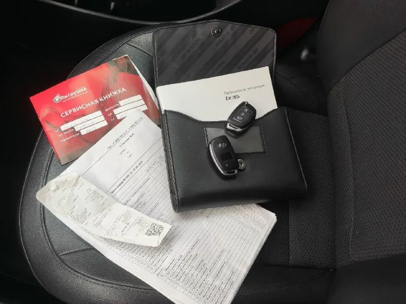 Hyundai ix35 4wd цена 1.270т. р год 2014 рест пробег 155.400 бензин 2.0l 150л. с акпп автоматическая привод полный 4wd автомобиль в прекрасном состоянии пробег 155.400 км оригинальный 100% подтверждение автотека кузов без вмятин и царапин дно пороги стаканы все целое чистый опрятный салон мотор работает как часики масло не расходует ходовая часть плотная без посторонних шумов коробка передач работает изумительно все соответствует своему пробегу т/о по регламенту все заказ наряды имеются недавно после полного т/о в ближайшее время вложения не потребуются ! хорошая комплектация подогрев сидений, лобового, зеркал, заднего стекла, 4эл стеклоподъёмника климат контроль кондиционер складывание зеркал комбинированная кожа адаптивный круиз контроль мульти руль abs esp спуск с горы парктроник и. т. д юридически кристально чист учёт рф 1 собственник птс оригинальный любое оформление в мрэо осмотр г донецк +79494937644 📞 звоните: +7(949)4937644 - фотография - 9