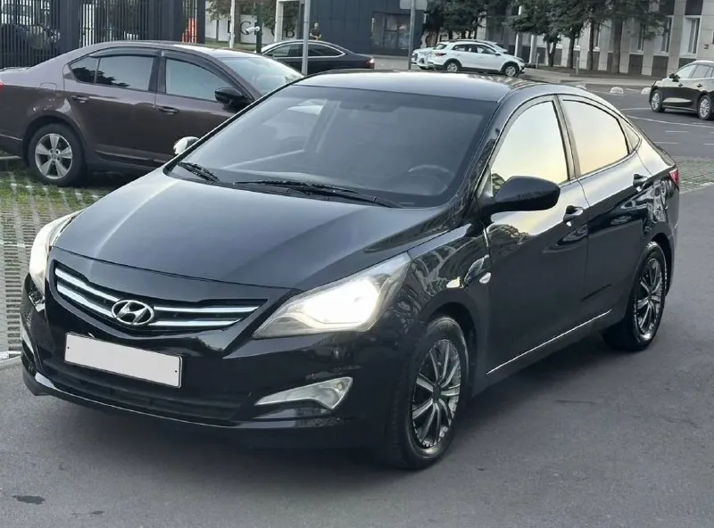 Продам hyundai solaris 1.4 автомат 2015 года. пробег 241 000 км. кондиционер работает, установлен кс... - фотография