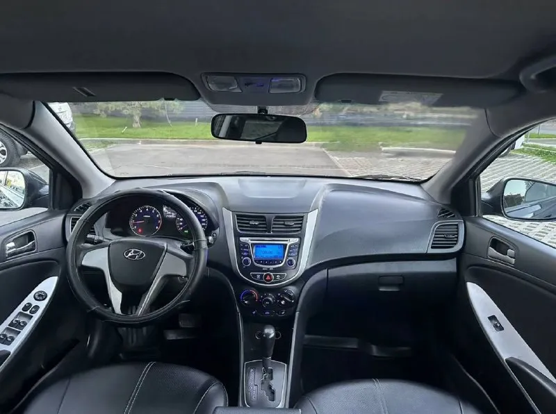 Продам hyundai solaris 1.4 автомат 2015 года. пробег 241 000 км. кондиционер работает, установлен ксенон. технически вложений никаких не требует. были незначительные дтп, есть крашенные детали, была замена двигателя на аналогичный 1.4. двигатель на гарантии, все документы имеются, с постановкой на учет ни каких проблем нет, юридически чистая ✅ есть техосмотр, действует до сентября 2026 года. мариуполь, цена 690 тысяч рублей. подробности по телефону 📲 +7(949)565-09-51 📞 звоните: +7(949)5650951 - фотография - 8