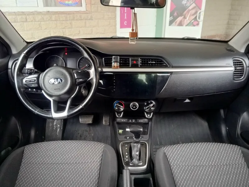 Продам kia рио 4 2017 год мотор 1.6 работает идеально коробка автомат 6-ти ступенчатая работает отлично без проблем по ходовой части делать вообще нечего не нужно за машиной следили все делали вовремя, так же стоит новая зимняя резина, летний комплект на дисках в придачу. По кузову машина в хорошем состоянии по комплектации датчик света датчик давления шин мульти руль установлен дорогой планшет подогрев сидений и руля подогрев заднего стекла установлен подогрев зеркал дорогой свет. Кондиционер abs и многое другое предмаксимальная комплектация срочная продажа торг имеется причина продажи покупка нового автомобиля. Цена 990 тысяч +79493645278
📞 Звоните: +7(949)3645278 - фотография - 4
