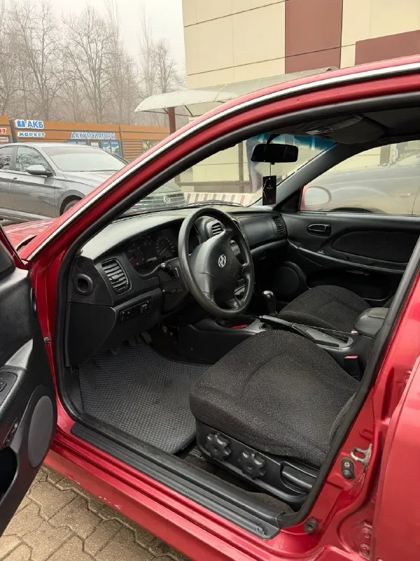 Публикую первый раз продам: hyundai sonata год выпуска:2004 объем двигателя: 2л механика родной пробег :300 тыс в хорошем состоянии кондиционер, 4 эл. стеклоподъемника подогрев зеркал установлено евро 4 ( не вписан) эл. регулировка зеркал ходовая обслужена. цена:550000т. автомобиль юридически чист!!! торг у капота все вопросы по телефону: 89494713102 (телеграм, воцап) 📞 звоните: +7(949)4713102 - фотография - 6