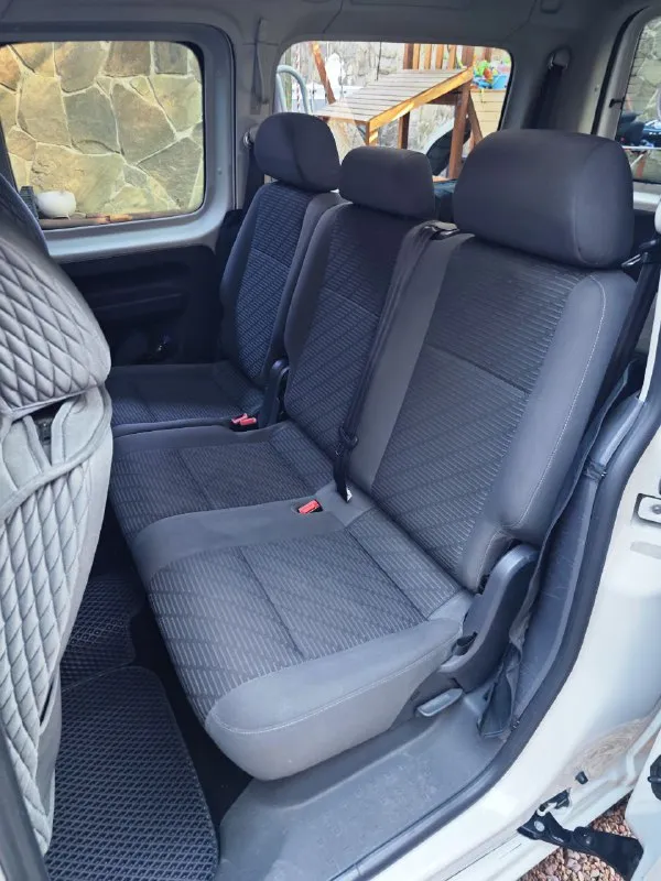 Volkswagen кадди макси — семейный крейсер на полном приводе! 🚐 всем привет! продаю своего верного друга — volkswagen caddy maxi. этот трудяга готов стать вашим надёжным компаньоном в любых приключениях! основные характеристики: год выпуска: 2013 — ещё совсем юнец! двигатель: 2.0 — экономичный и надёжный привод: полный — бездорожье не помеха! вместимость: 7 мест — вся семья и друзья в сборе! почему стоит купить именно этот авто: просторный салон — можно устроить вечеринку в пути! вместительный багажник — увезёте всё, что душе угодно экономичный — сэкономите на топливе полный привод — зимой как на лыжах! семь мест — вся семья в сборе! цена: 1 900 000 рублей — разумная цена за такого красавца! 📞 телефон для связи: +79494771899 p. s. автомобиль ждёт именно вас! 🚗✨ 📲 tg: @knorozaleksandr 📞 звоните: +7(949)4771899 - фотография - 6