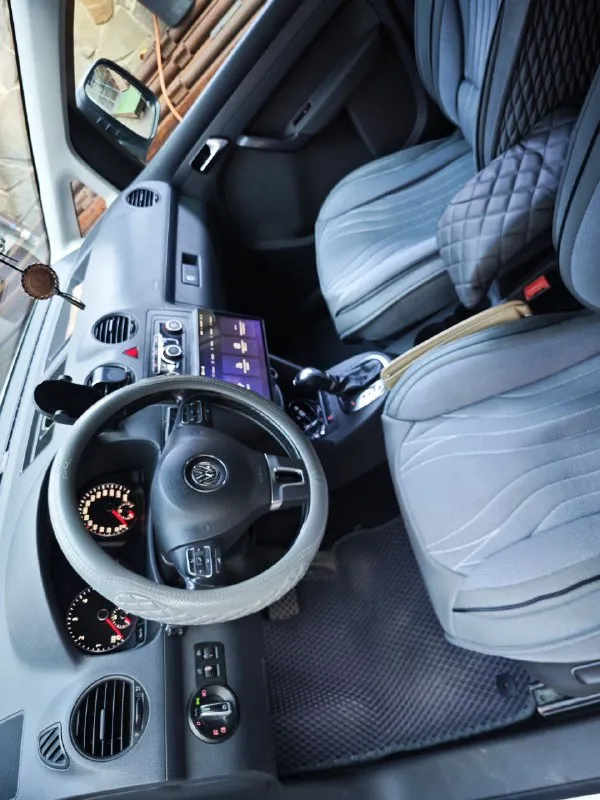 Volkswagen кадди макси — семейный крейсер на полном приводе! 🚐 всем привет! продаю своего верного друга — volkswagen caddy maxi. этот трудяга готов стать вашим надёжным компаньоном в любых приключениях! основные характеристики: год выпуска: 2013 — ещё совсем юнец! двигатель: 2.0 — экономичный и надёжный привод: полный — бездорожье не помеха! вместимость: 7 мест — вся семья и друзья в сборе! почему стоит купить именно этот авто: просторный салон — можно устроить вечеринку в пути! вместительный багажник — увезёте всё, что душе угодно экономичный — сэкономите на топливе полный привод — зимой как на лыжах! семь мест — вся семья в сборе! цена: 1 900 000 рублей — разумная цена за такого красавца! 📞 телефон для связи: +79494771899 p. s. автомобиль ждёт именно вас! 🚗✨ 📲 tg: @knorozaleksandr 📞 звоните: +7(949)4771899 - фотография - 8