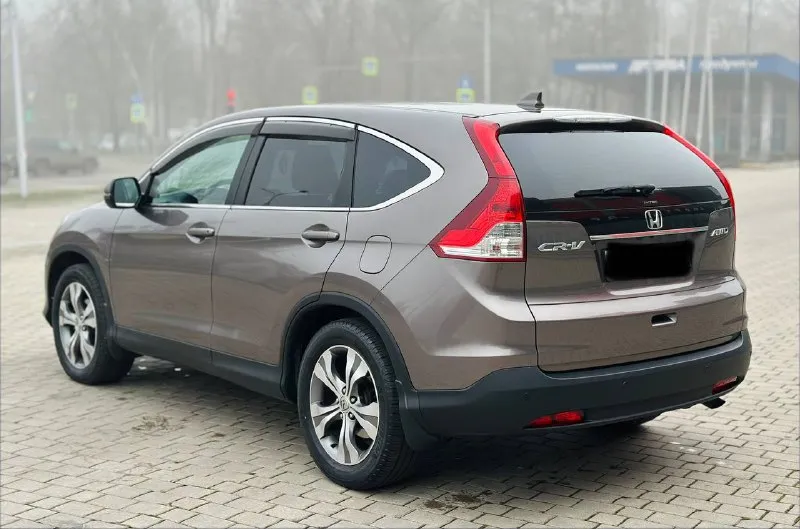 Honda cr-v 2.4 автомат бензин 2015г автомобиль в хорошем состоянии не каких вложений не требует! автомобиль в родном окрасе!!! 1 собственник из самого автосалона!!!! подогрев сидений, круиз-контроль, климат-контроль, мульти-руль, 4wd полный привод, камера заднего вида, парктроник, два комплекта резины, два ключа, с документами полный порядок!!!!! переоформление в мрэо! цена 1.745₽ все вопросы по тел:+79494681080 - фотография - 4