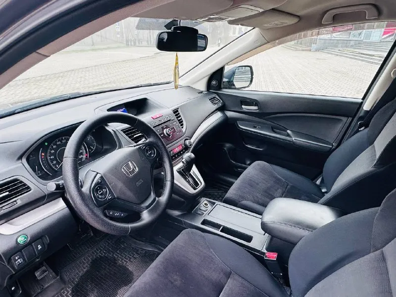 Honda cr-v 2.4 автомат бензин 2015г автомобиль в хорошем состоянии не каких вложений не требует! автомобиль в родном окрасе!!! 1 собственник из самого автосалона!!!! подогрев сидений, круиз-контроль, климат-контроль, мульти-руль, 4wd полный привод, камера заднего вида, парктроник, два комплекта резины, два ключа, с документами полный порядок!!!!! переоформление в мрэо! цена 1.745₽ все вопросы по тел:+79494681080 - фотография - 8