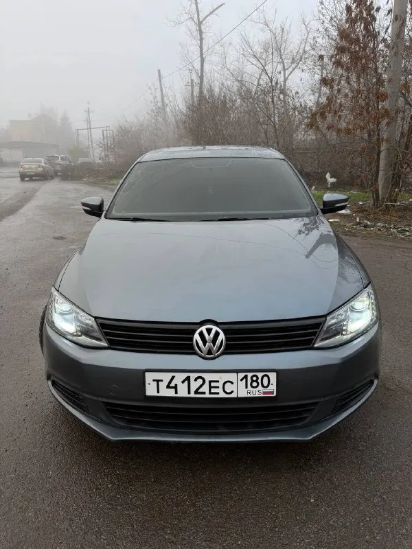 Продам: volkswagen jetta 6 авто в хорошем состоянии! двигатель: 2.5🚀 год выпуска: 2010 год цена: 1.300.000₽ без торга! цена более чем адекватная! пробег: 125 тыс. ми⛽️ кпп: автомат aisin в отличном состоянии! диски: r18🛞 установлены усиленные тормоза от audi а6 сделан авторский стейдж 1, который абсолютно не вредит авто. фирменный выхлоп (не пердеж) комплектация: эл. регулировка спинки круиз контроль🛩️ кондиционер❄️ эл. стекло подъёмники гидроуселитель руля обогрев стекла электро регулировки зеркал/подогрев автомобиль собран хорошо, приезжайте смотрите! отличная звуковая система🔊 авто полностью готово для нового владельца, ничего делать не надо! ходовая отличная, ничего не гремит! недавно была замена стоек стабилизатора, и прочего. антифриз заменен, кондиционер заправлен! фильтр топливный, воздушный, салонный. масло в двс и кпп. всё заменено! дополнительные фото по запросу. звонить только заинтересованным! г. маке 📲 tg: псих 📞 звоните: +7(949)5730450 - фотография - 2