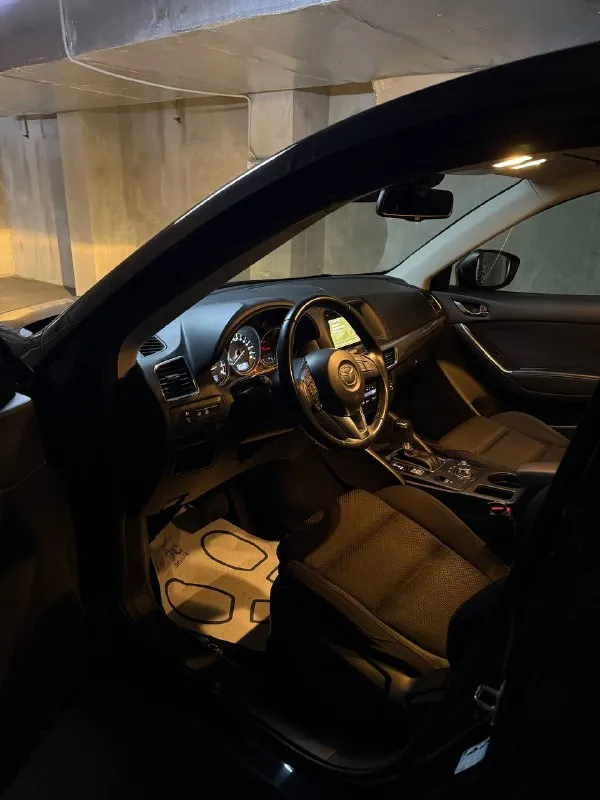 Mazda cx5🔥 2016 год рестайлинг‼️ птс оригинал 1 хоз‼️ мотор 2.0 бензин 149🐎 автомат пробег 180000 км без дтп и без окрасов салон в идеале два ключа коробка и двигатель в идеале хорошая зимняя резина круиз контроль раздельный климат контроль мульти руль подогрев сидений полный электропакет хорошая музыка +79493173682 1.470.000₽ - фотография - 5