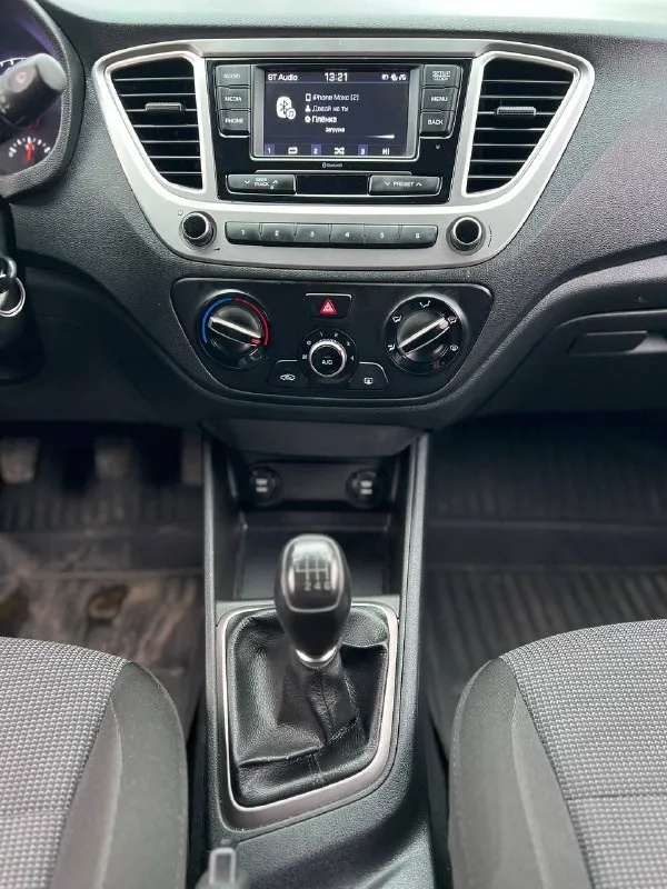 🔥 hyundai solaris конец 2019 г. в. | 1.4 мкпп| 122000 км родного пробега| идеальное состояние! 🔥 🚘 основные преимущества: ✔ всеми любимый solaris 2 поколения рест, экономный, практичный, комфортный и не убиваемый автомобиль, преимущественно городская эксплуатация, реагентов не видел машина с юга это не рыжий мусор с питера или москвы и тд. из под такси с пробегами по пол миллиона, лицензиями и владельцами юрлицами. ✔ оптимальная мощность и огромный ресурс и топливная экономичность 6,5 город, 4,5 трасса ✔ без дтп, без царапин, вмятин, полностью оцинкован. ✅птс оригинал ✅классическая 6 ступенчатая мкпп ✅без лицензий такси ✅без каршеринга и прочего ✅2 хозяина за все время ✔ ухоженный экземпляр — регулярное то, оригинальные расходники. ✅на зимней хорошей резине без шипов 🚗комплектация: - зеркала с обогревом -электростекла -кондиционер -абс/есп -электроусилитель руля -мультимедиа с usb и блютузом -дневные ходовые огни -мультируль -бортовой компьютер 📝 описание: автомо 📞 звоните: +7(959)5972005 - фотография - 8