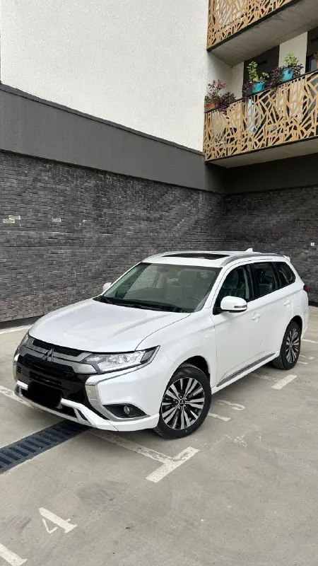 Mitsubishi outlander 2022 год выпуска! двигатель 2.0 / бензин / 146 л. с без пробега! абсолютно новы... - фотография