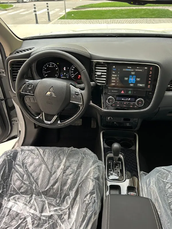 Mitsubishi outlander 2022 год выпуска! двигатель 2.0 / бензин / 146 л. с без пробега! абсолютно новый! комплектация: - датчик дождя и света - светодиодные фары - легкосплавные r18 диски - мультифункциональный руль - 2-х зонный климат-контроль - круиз-контроль - электропривод боковых зеркал - бортовой компьютер - бесключевой доступ - бесключевая система start&stop - задняя камера - электрорегулировка водительского сиденья - люк - комбинированный кожаный салон черного цвета - подогрев передних сидений - большой сенсорный дисплей - bluetooth - авто находится в грузии. доставка 10 дней цена под ключ 🔑2.800.000₽ доставка авто до вашего дома 🏠 +79490446296 📞 +79498275074 📞 звоните: +7(949)0446296 - фотография - 2