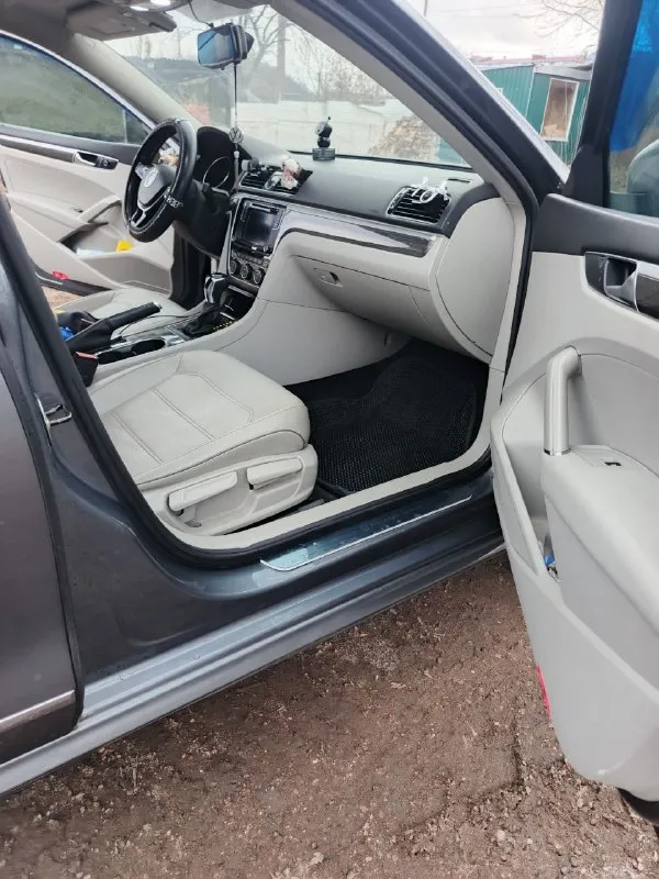 Volkswagen passat (north america) 1.8 at, 2017, 170 000 км. продам своего надёжного верного красивого друга, замена масла каждые 5т км, в поездках на дальние расстояния в машине уверенна на все 100%, отличный свет, белый салон, вторая машина в семье, написать можно много приезжайте сами увидите, торг у капота. +79493076132 📲 tg: @olga19833891 📞 звоните: +7(949)3076132 - фотография - 2