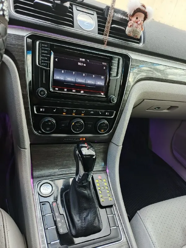 Volkswagen passat (north america) 1.8 at, 2017, 170 000 км. продам своего надёжного верного красивого друга, замена масла каждые 5т км, в поездках на дальние расстояния в машине уверенна на все 100%, отличный свет, белый салон, вторая машина в семье, написать можно много приезжайте сами увидите, торг у капота. +79493076132 📲 tg: @olga19833891 📞 звоните: +7(949)3076132 - фотография - 4