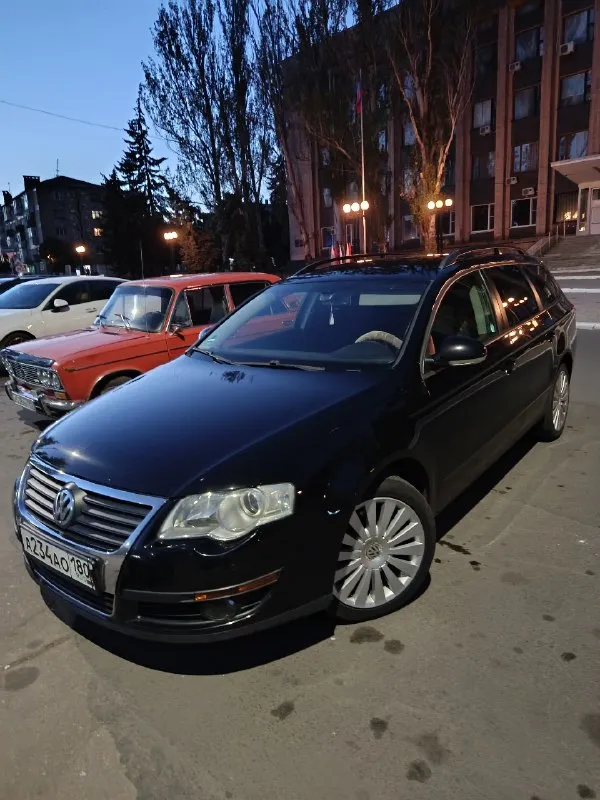 Продам volkswagen пассат б6 2005 год 2.0 140 л. с. один распредвал, пригнана с европы в 2021 году, в родном окрасе, масла фильтра менялись вовремя, по ходовке в отличном состоянии, механика шестиступка, салон в идеальном состоянии в салоне не курили, потолок чёрная алькантара. новые би лед модули. есть датчик дождя света, парктроники вкруг, круиз контроль, навигация. двухзонный климат. пробег 219 т. по авто ни одной ошибки. бережная эксплуатация второе авто в семье. любые проверки приветствуются. цена 930т. +79494611300 +79495020086 📞 звоните: +7(949)4611300 - фотография - 2