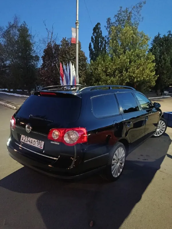 Продам volkswagen пассат б6 2005 год 2.0 140 л. с. один распредвал, пригнана с европы в 2021 году, в родном окрасе, масла фильтра менялись вовремя, по ходовке в отличном состоянии, механика шестиступка, салон в идеальном состоянии в салоне не курили, потолок чёрная алькантара. новые би лед модули. есть датчик дождя света, парктроники вкруг, круиз контроль, навигация. двухзонный климат. пробег 219 т. по авто ни одной ошибки. бережная эксплуатация второе авто в семье. любые проверки приветствуются. цена 930т. +79494611300 +79495020086 📞 звоните: +7(949)4611300 - фотография - 4