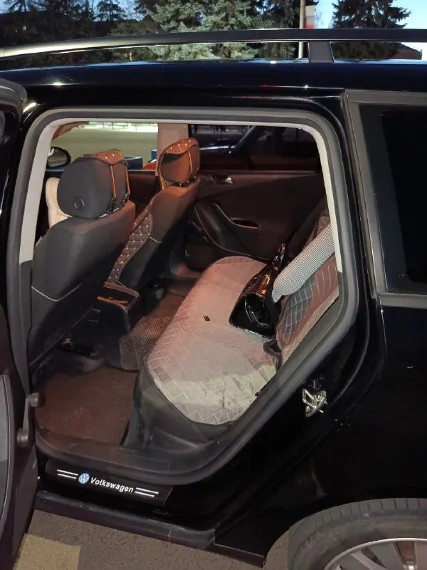 Продам volkswagen пассат б6 2005 год 2.0 140 л. с. один распредвал, пригнана с европы в 2021 году, в родном окрасе, масла фильтра менялись вовремя, по ходовке в отличном состоянии, механика шестиступка, салон в идеальном состоянии в салоне не курили, потолок чёрная алькантара. новые би лед модули. есть датчик дождя света, парктроники вкруг, круиз контроль, навигация. двухзонный климат. пробег 219 т. по авто ни одной ошибки. бережная эксплуатация второе авто в семье. любые проверки приветствуются. цена 930т. +79494611300 +79495020086 📞 звоните: +7(949)4611300 - фотография - 7