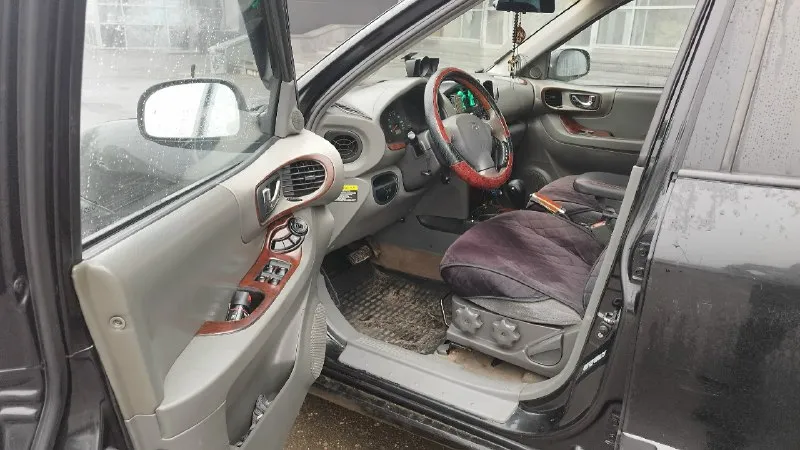 Продам hyundai santa fe classic год выпуска: 2003 поколение: i (2000—2012) пробег: 170 000 км объём двигателя: 2.2 л тип двигателя: бензин коробка передач: автомат привод: передний тип кузова: внедорожник 5-дверный руль: левый мощность: 146 л. с. 4 электростеклоподъемника, круиз контроль, бортовой компьютер, сенсорная магнитола 2 din с видеорегистратором, электрозеркала, автозапуск, противотуманные фары, в комплекте резина зима/лето на титанах, по документам все в порядке, я хозяин, есть нюансы по коробке, по лакокрасочным, цена 450 000 руб, торг, донецк, калининский район. по всем вопросам +79494794671. 📞 звоните: +7(949)4794671 - фотография - 6