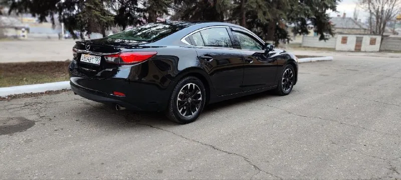 Продам mazda 6 grand touring год выпуска:2015 двигатель:2.5 бензин пробег:152000 коробка:автомат автомобиль в полной комплектации:кожаный салон с красной строчкой, электро-регулировка сидений, люк, система i-eloop(помогает снизить расход топлива на 10%), кнопка старт- стоп, мультируль, бортовой компьютер, камера заднего вида, обогрев зеркал и стекол, адаптивный свет, стоят новые bi-led линзы, датчик дождя, датчик давления шин, датчик слепых зон, удержание полосы, бесключевой доступ. машина в хорошем состоянии, покрыта керамикой, технически полностью обслужена. 1,850🍋 +79496204279 📞 звоните: +7(949)6204279 - фотография - 2