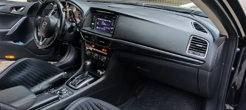 Продам mazda 6 grand touring год выпуска:2015 двигатель:2.5 бензин пробег:152000 коробка:автомат автомобиль в полной комплектации:кожаный салон с красной строчкой, электро-регулировка сидений, люк, система i-eloop(помогает снизить расход топлива на 10%), кнопка старт- стоп, мультируль, бортовой компьютер, камера заднего вида, обогрев зеркал и стекол, адаптивный свет, стоят новые bi-led линзы, датчик дождя, датчик давления шин, датчик слепых зон, удержание полосы, бесключевой доступ. машина в хорошем состоянии, покрыта керамикой, технически полностью обслужена. 1,850🍋 +79496204279 📞 звоните: +7(949)6204279 - фотография - 8