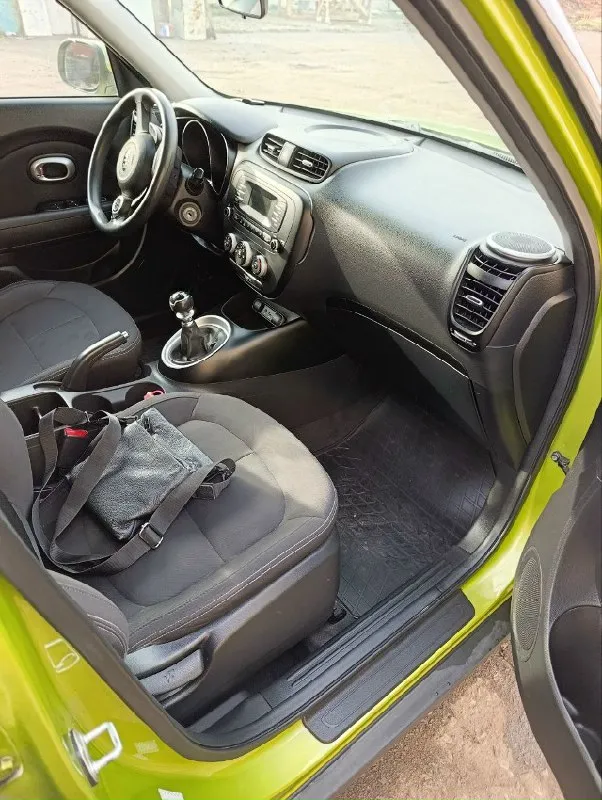 Продам kia soul 2015 года. Двигатель 1.6 мкпп шести ступка. Второй хозяин владею с 2018 года. Авто в отличнейшем состоянии с маленьким пробегом 48 000 тыс км. Резина зима новая. Электро пакет, мульти руль, кондиционер, партроники. Авто местное на 180 регионе. Цена 1 000 050 руб. +79494325887
📞 Звоните: +7(949)4325887 - фотография - 6