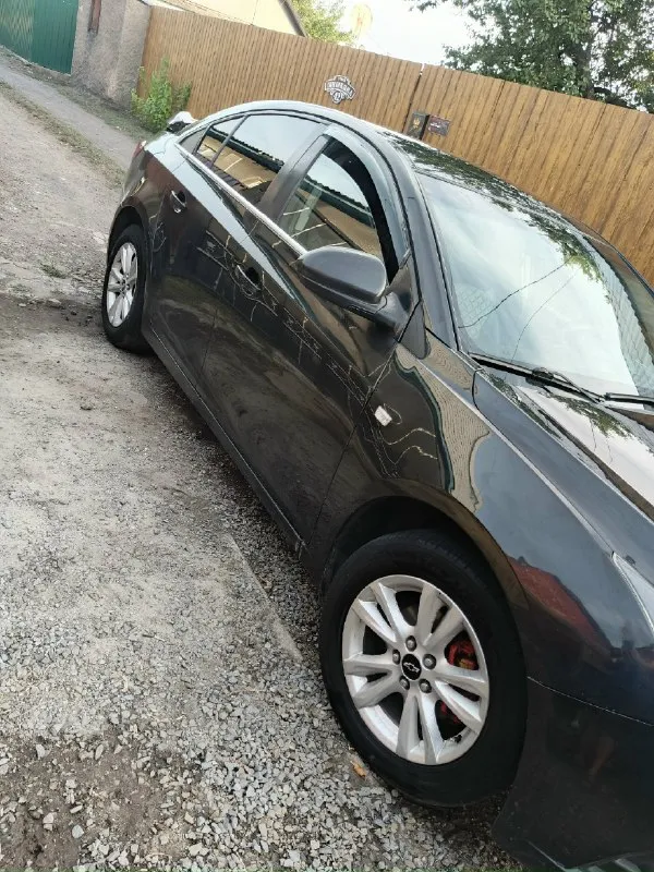 Продаю chevrolet круз год 2011 мотор 1.8 полная комплектация : климат контроль, круиз контроль, магн... - фотография