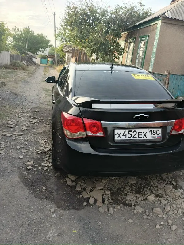 Продаю chevrolet круз год 2011 мотор 1.8 полная комплектация : климат контроль, круиз контроль, магнитола андроид, система антибактериальным, 6 подушек безопасности все рабочим. авто в хорошем состояние по ходовая нечего не стучит, стоит зимняя резина, скоростя не выбивает мотор не дымит, масло не ест, поставил фазовращатели, магнитные клапана новые, ремни все новые, помпа новая, прокладка под клапанной крышкой новая сальники новые на распредвалах, бензонасос новый, колодки новые свечи новые, антифриз новый. установил новый газ 10 тыщ км назад. я хозяин. авто без штрафом и арестов. цена на газу 800 тыщ торг без газа 750 торг тел:+79494172751 📞 звоните: +7(949)4172751 - фотография - 2