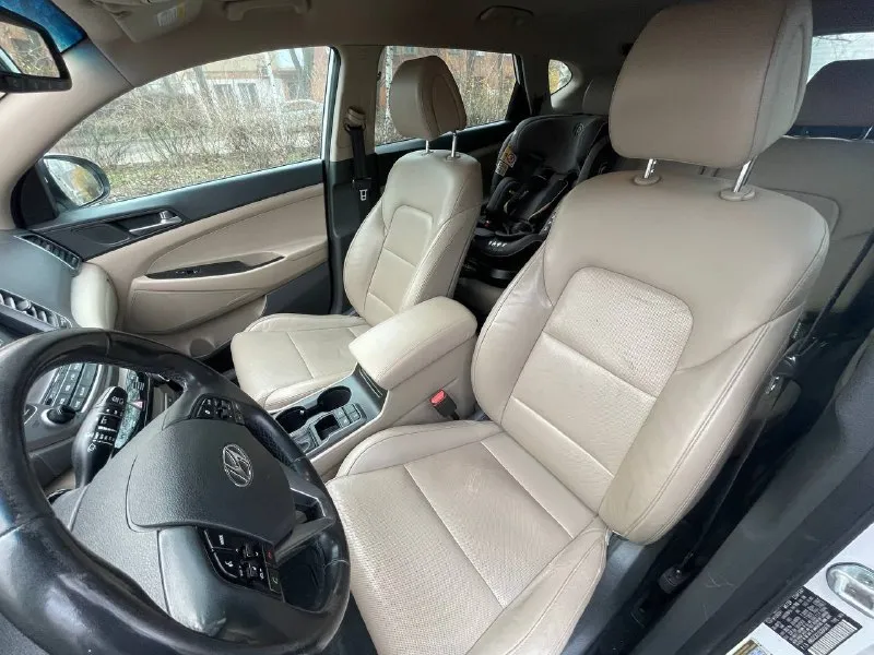 Продаётся hyundai tucson 2015 года выпуска ✔️ компактный кроссовер с автоматической коробкой передач и полным приводом. ✔️объём двигателя -1,6.мощностью 177л. с ✔️ пробег 162 тысячи километров. ✔️ двухзонным климат-контролем для комфорта водителя и пассажиров. ✔️ современной аудиосистемой с поддержкой carplay для удобного подключения смартфона. ✔️ парктрониками и датчиками слепых зон для вашей безопасности. ✔️комплект зимней и летней резины ➡️ цена: 2 150 000 рублей, возможен разумный торг. 📞 звоните по номеру телефона: +7 (949) 202-05-77. 📞 звоните: +7(949)2020577 - фотография - 4