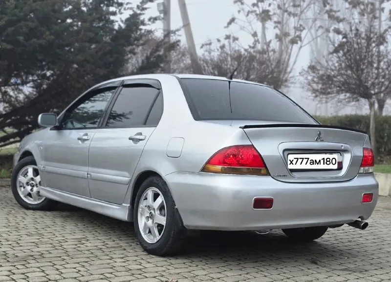 Mitsubishi lancer 9 рестайлинг самой полной комплектации. год выпуска: 2007. техническое состояние на 5+ мотор 1,6 подвеска отрабатывает мягко и комфортно. 🏀 кпп-5ст механика без нареканий. кузов в хорошем состоянии. в дтп не участвовал. в родном металле без ржавчины и гнили. остекление заводское. днище и стаканы лонжеронов в хорошем состоянии. в машине имеется кондиционер (рабочий). airbag srs abs подушки безопасности электроподъемники всех стекол 4 доводчика стекол. гур подогрев сидений. подогрев зеркал. подогрев заднего стекла. электропривод зеркал. серво-руль. цент-замок. хорошая музыка. процессорная магнитола с яндекс навигатором. ютубом и много других функций. задние колонки avatar. передние dl audio barracuda. салон чистый и опрятный в дорогих чехлах из эко-кожи. оригинальные evo-коврики для lancer установлены. дорогие led-лампы osram ledriving hl spring в головном свете. птф-линзы в авто работают все, каждая кнопочка. донецк. +79494491943 +79495609473 цена - 510.000 с хорошим торгом. - фотография - 4