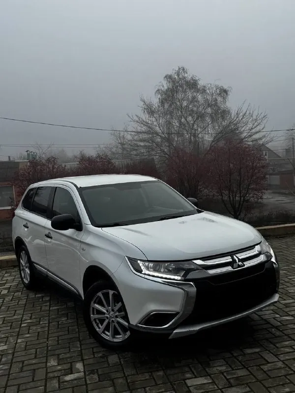 В продаже mitsubishi outlander 2015 года выпуска! автомобиль на бензиновом моторе объемом 2.0 литра,... - фотография