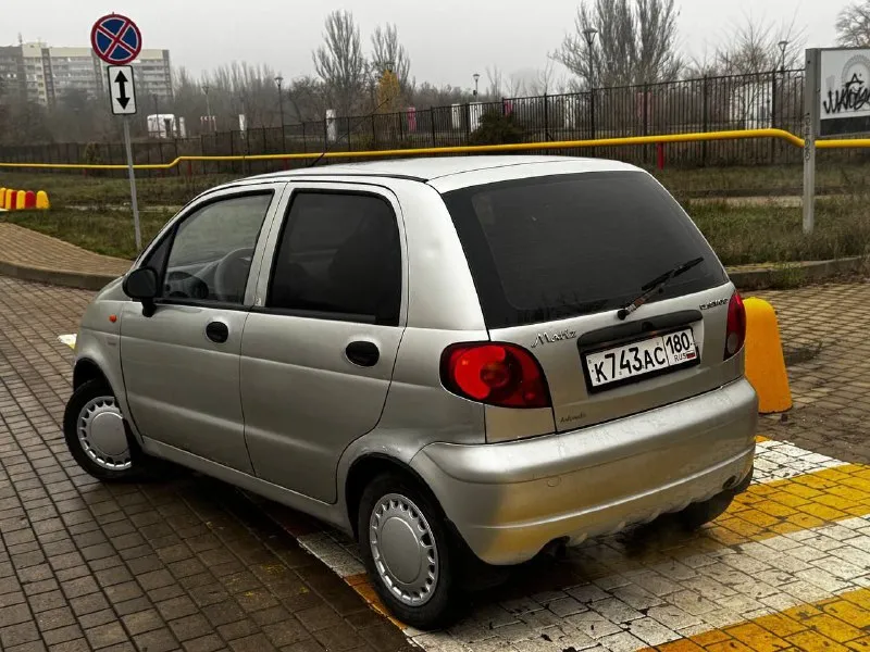 В продаже практичный и в тоже время экономичный автомобиль daewoo matiz 2007 года, автомат, газ-бензин! двигатель 0.8 работает идеально, тянет будь здоров, также установлено и вписано гбо, ходовая идеальная. работает идеально, никаких пинков и рывков нет! установлена неплохая музыка, печка греет, кондёр морозит, работает абсолютно все! два электро стеклоподъемника, гидроусилитель руля. юридически чистая, возможен любой вид переоформления! осмотр донецк 🔥цена: 280.000 ₽🔥 +79496287217 📞 звоните: +7(949)6287217 - фотография - 6