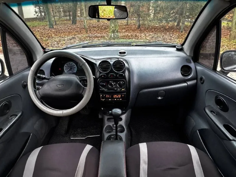 В продаже практичный и в тоже время экономичный автомобиль daewoo matiz 2007 года, автомат, газ-бензин! двигатель 0.8 работает идеально, тянет будь здоров, также установлено и вписано гбо, ходовая идеальная. работает идеально, никаких пинков и рывков нет! установлена неплохая музыка, печка греет, кондёр морозит, работает абсолютно все! два электро стеклоподъемника, гидроусилитель руля. юридически чистая, возможен любой вид переоформления! осмотр донецк 🔥цена: 280.000 ₽🔥 +79496287217 📞 звоните: +7(949)6287217 - фотография - 7
