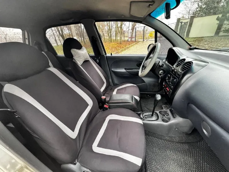 В продаже практичный и в тоже время экономичный автомобиль daewoo matiz 2007 года, автомат, газ-бензин! двигатель 0.8 работает идеально, тянет будь здоров, также установлено и вписано гбо, ходовая идеальная. работает идеально, никаких пинков и рывков нет! установлена неплохая музыка, печка греет, кондёр морозит, работает абсолютно все! два электро стеклоподъемника, гидроусилитель руля. юридически чистая, возможен любой вид переоформления! осмотр донецк 🔥цена: 280.000 ₽🔥 +79496287217 📞 звоните: +7(949)6287217 - фотография - 8