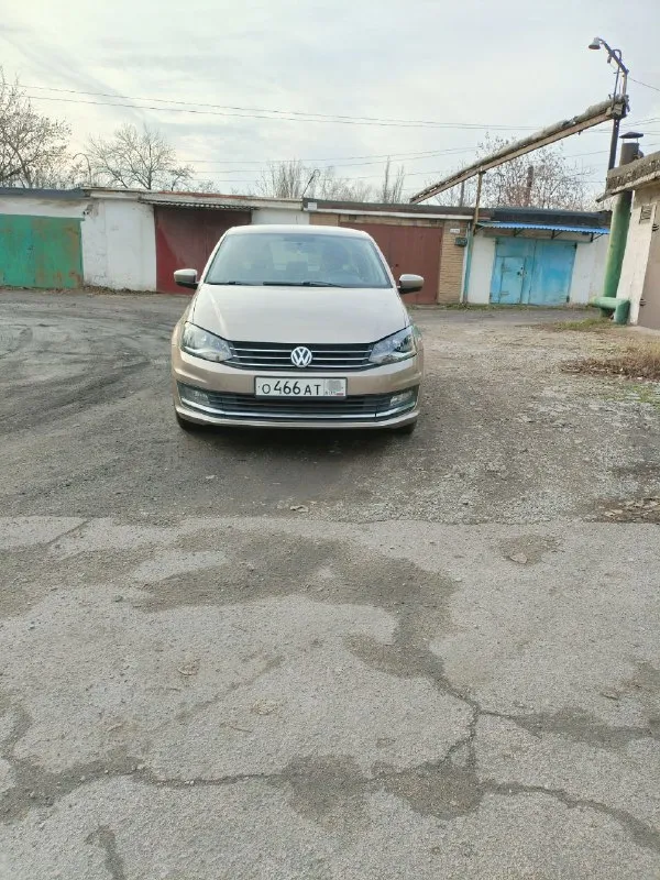 Продам volkswagen polo в отличном состоянии! год выпуска 2017, объём двигателя 1.4 (турбо) 122 л. с, кпп автомат. расход топлива город (7-8л) трасса (5л) 1собственник. любые проверки! пробег 185000км, всё что нужно менялось вовремя, резина лето+ зима. в комплектации: 4 стеклоподъёмника, парктроник, климат контроль, круиз контроль, мультируль, регулировка и подогрев зеркал. подогрев сидений, центральный замок/сигнализация, автозапуск. 2 ключа. птс оригинал. автомобиль не требует вложений. цена 1120000 торг. . осмотр макеевка. любое переоформление. дополнительная информация по телефону +79493027533 +79495800251 - фотография - 2