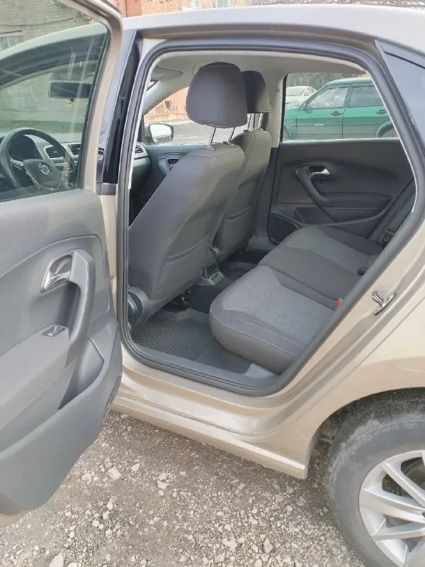 Продам volkswagen polo в отличном состоянии! год выпуска 2017, объём двигателя 1.4 (турбо) 122 л. с, кпп автомат. расход топлива город (7-8л) трасса (5л) 1собственник. любые проверки! пробег 185000км, всё что нужно менялось вовремя, резина лето+ зима. в комплектации: 4 стеклоподъёмника, парктроник, климат контроль, круиз контроль, мультируль, регулировка и подогрев зеркал. подогрев сидений, центральный замок/сигнализация, автозапуск. 2 ключа. птс оригинал. автомобиль не требует вложений. цена 1120000 торг. . осмотр макеевка. любое переоформление. дополнительная информация по телефону +79493027533 +79495800251 - фотография - 8