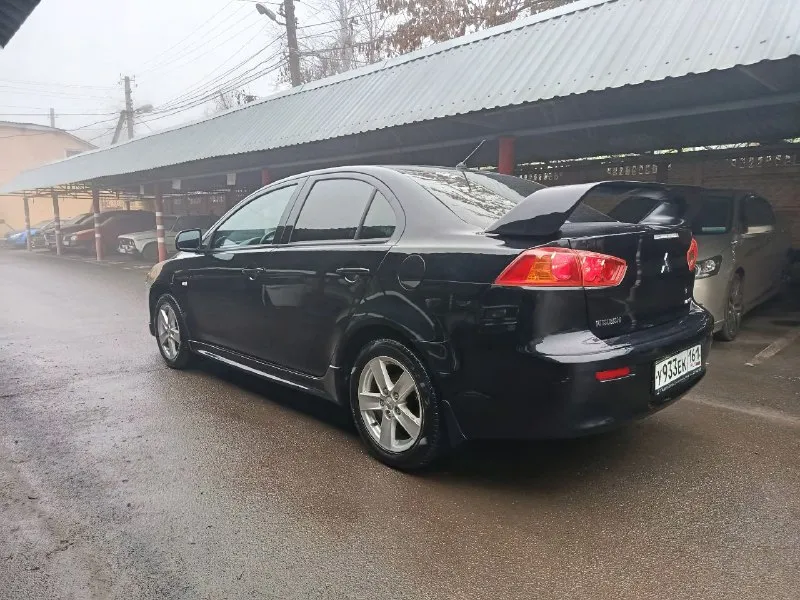 Продам mitsubishi lancer 10 год 2008 мотор 1.6 пробег 200 000 коробка автомат айсин не вариатор владельца 3 состояние авто идеальное мотор работает отлично не дымит не троит тянет хорошо без масла жора. коробка переключает плавно не пинает не буксует. ходовка взбитая без посторонних звуков. электрика вся работает кондиционер холодит отлично в машине очень хорошая печка на зиму готова. кузов без дтп в заводском окрасе кузов без гнили и рыжиков пороги арки в идеале в очень красивой внешке дорогие фары стоят лёд 2 этажа очень хороший свет салон ухоженный все что нужно работать в авто работает так ж второй комплект зимней резины 2 сезона проехала лето тоже в хорошем состоянии авто готова на любые поездки и проверки юридически чисто без штрафов запретов и арестов любой вид оформления кто ищет живой лансер это именно он цена 765 000 торг рассмотрю обмен телефон+79495504164 - фотография - 3