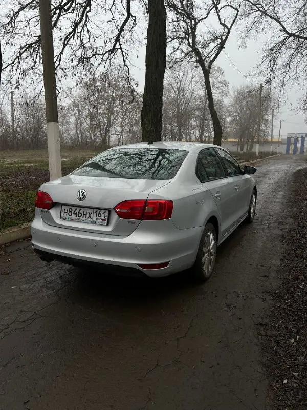 Продам volkswagen jetta vi в отличном состоянии. 1 хозяин за всю историю машины, без дтп, все стекла, фары и кузовные элементы заводские. двигатель 1.4tsi (caxa 122 л. с) коробка обычная механика 6-ти ступка. два комплекта колёс (зима и лето как новые). два ключа, сервисная книжка вся заполнена по сей день. зеленая автотека (пришлю по запросу). цена 865.000₽ (торг) звонки в любое время по номеру +79494210073 - фотография - 4