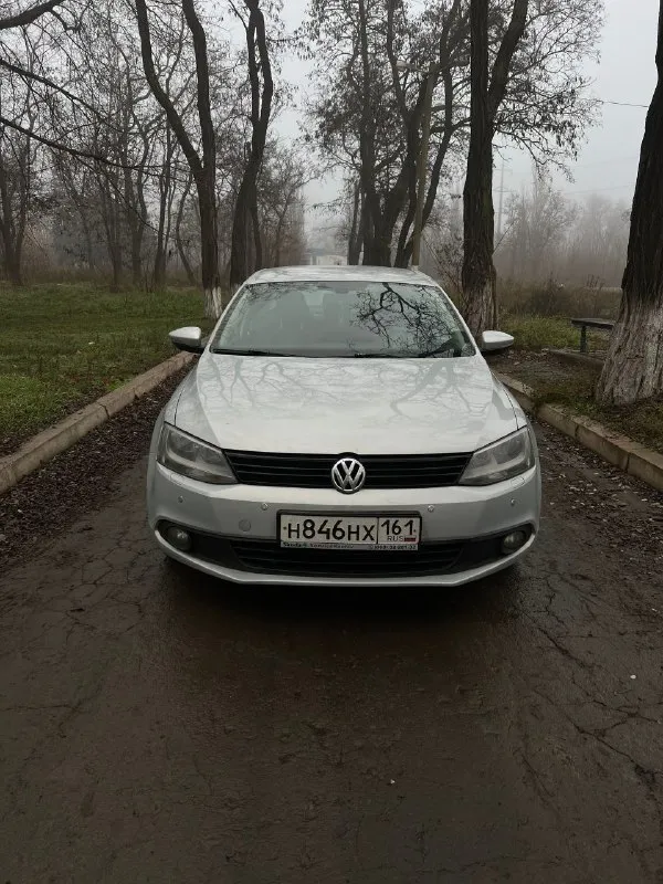 Продам volkswagen jetta vi в отличном состоянии. 1 хозяин за всю историю машины, без дтп, все стекла, фары и кузовные элементы заводские. двигатель 1.4tsi (caxa 122 л. с) коробка обычная механика 6-ти ступка. два комплекта колёс (зима и лето как новые). два ключа, сервисная книжка вся заполнена по сей день. зеленая автотека (пришлю по запросу). цена 865.000₽ (торг) звонки в любое время по номеру +79494210073 - фотография - 7